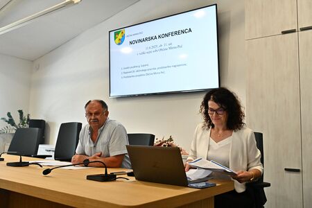 zupan Andrej Kastelic direktorica obcinske uprave Sonja Klemenc Krizan